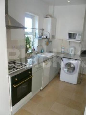 			5 Bedroom, 1 bath, 1 reception Flat			 Hervey Road, FINCHLEY CENTRAL